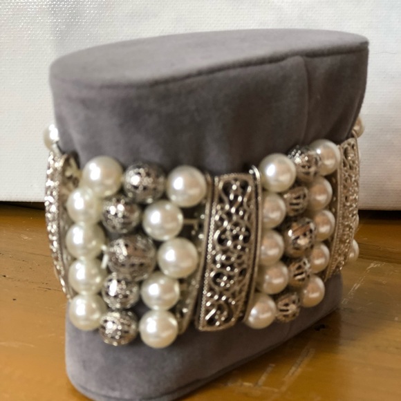 Faux pearl Bracelet - Picture 3 of 4